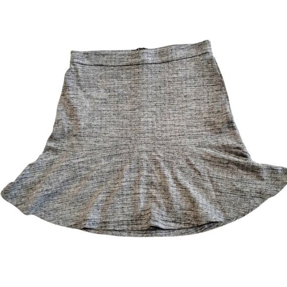 Banana Republic | Ladie's Ruffled Hem Flare Mini Skirt | Size 4 - Picture 1 of 9